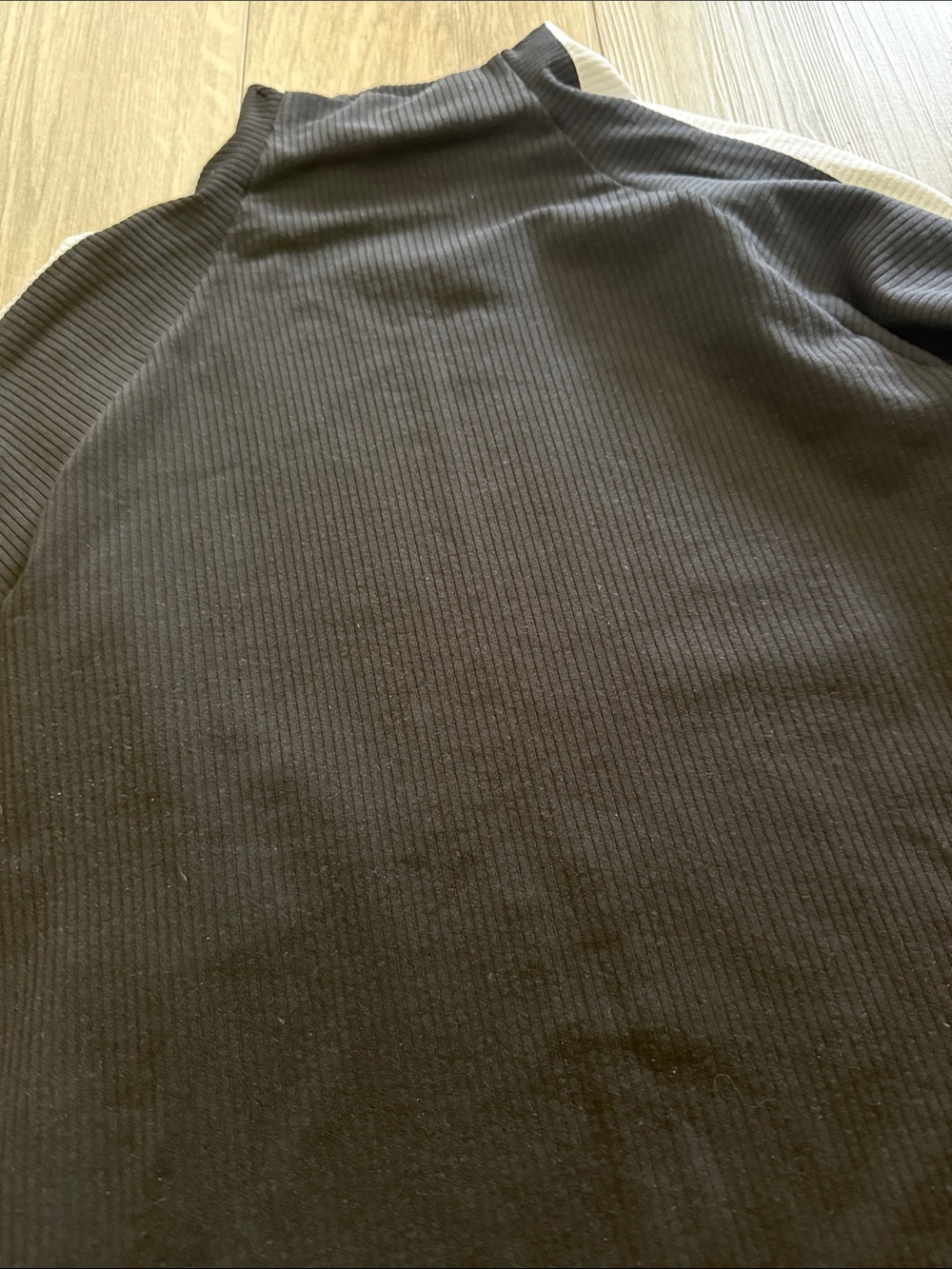 Athleta Women’s Black and White Ribbed Long Sleeve Turtleneck small - Picture 3 of 3